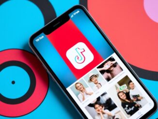 Ein Bild von einem Smartphone mit der TikTok-App auf dem Bildschirm.